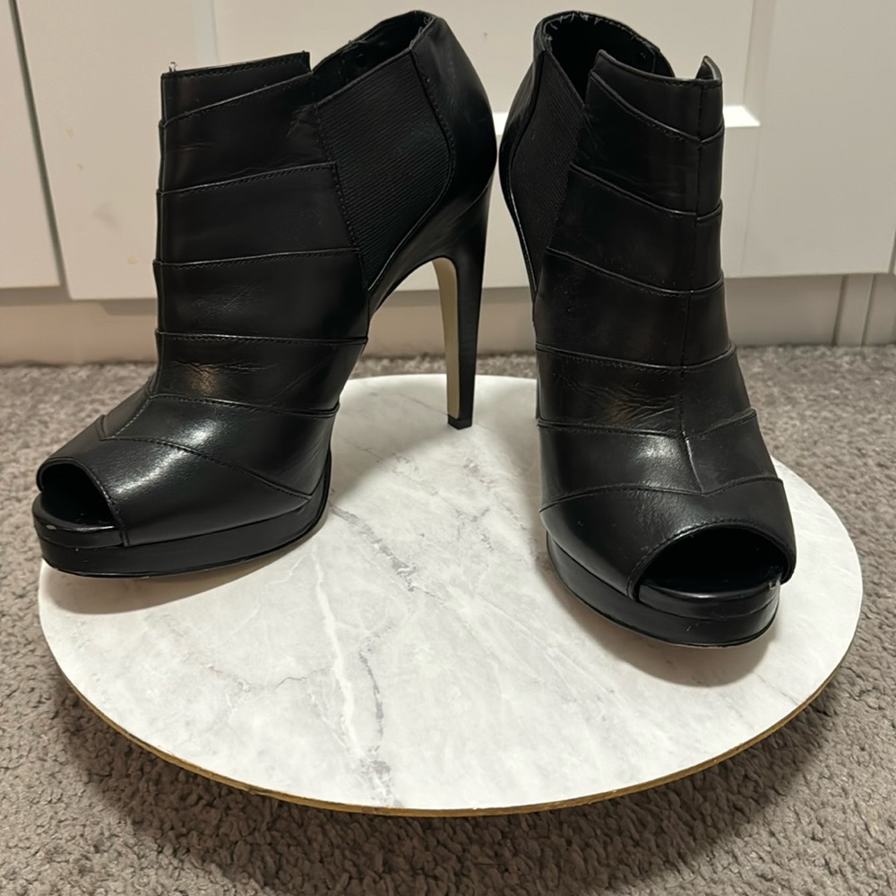 Calvin Klein Samarah peep toe bootie sz 8